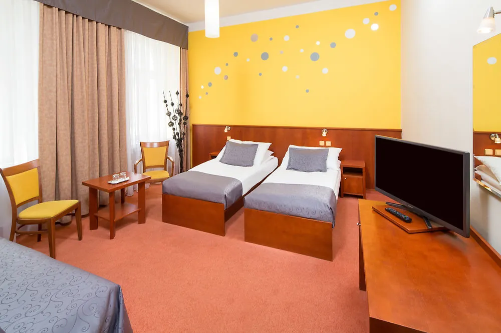 Atlantic Hotel Prague 3*,